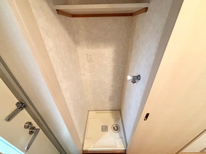 物件内観写真12　(洗濯機置場)