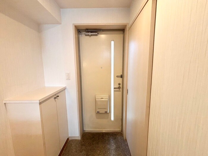 物件内観写真14　(玄関)