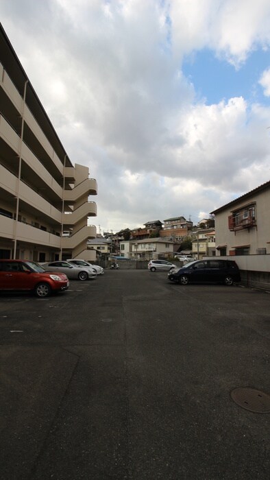 物件外観写真4　(駐車場)