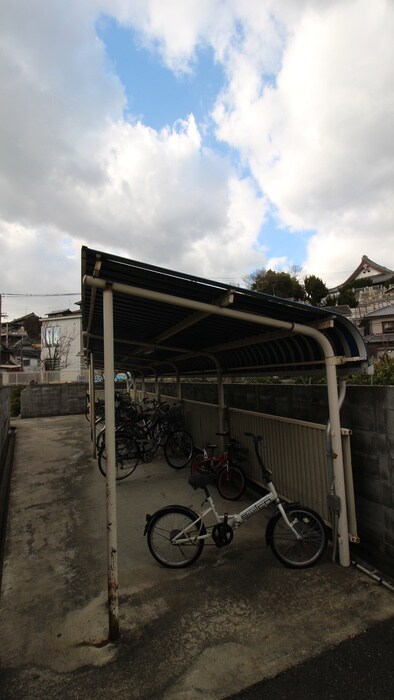 物件外観写真6　(駐輪場)