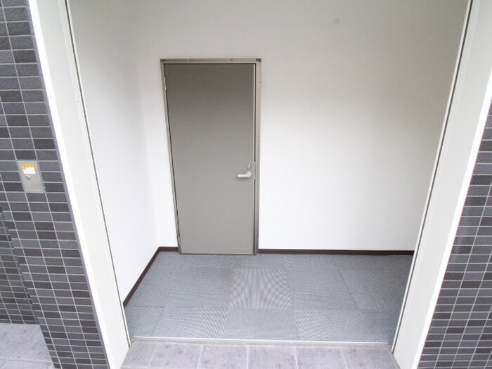 物件内観写真16　(玄関)