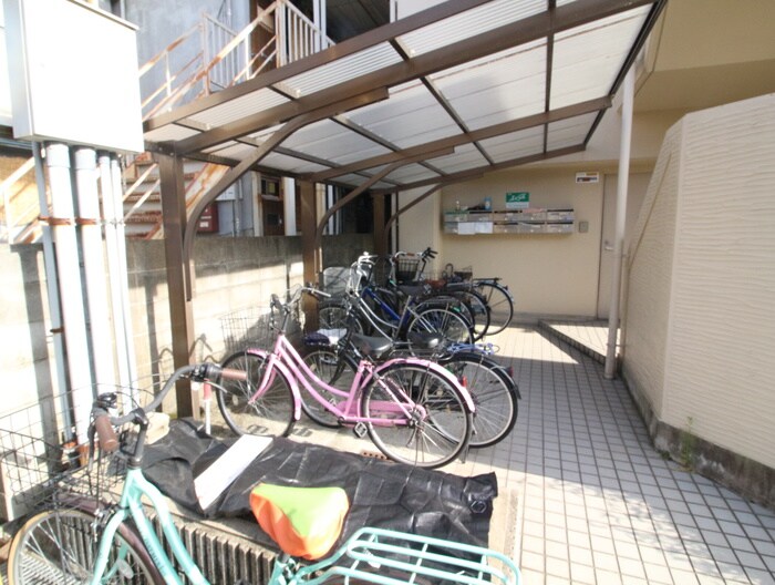 物件外観写真6　(駐輪場)
