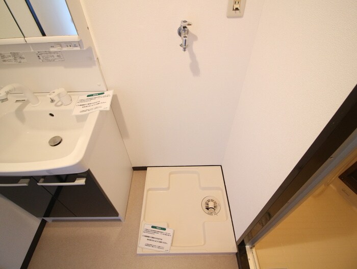 物件内観写真15　(洗濯機置場)