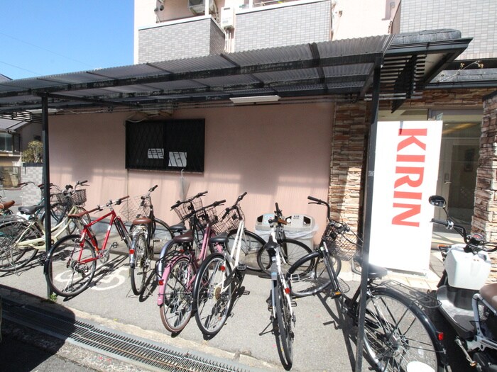 物件外観写真5　(駐輪場)