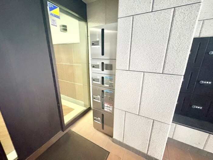 物件外観写真4　(エントランス部分)