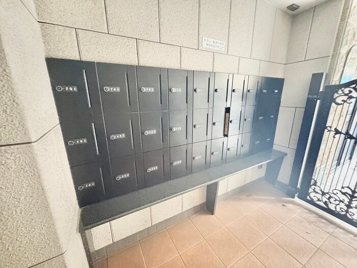 物件外観写真5　(エントランス部分)