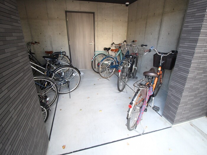 物件外観写真4　(駐輪場)