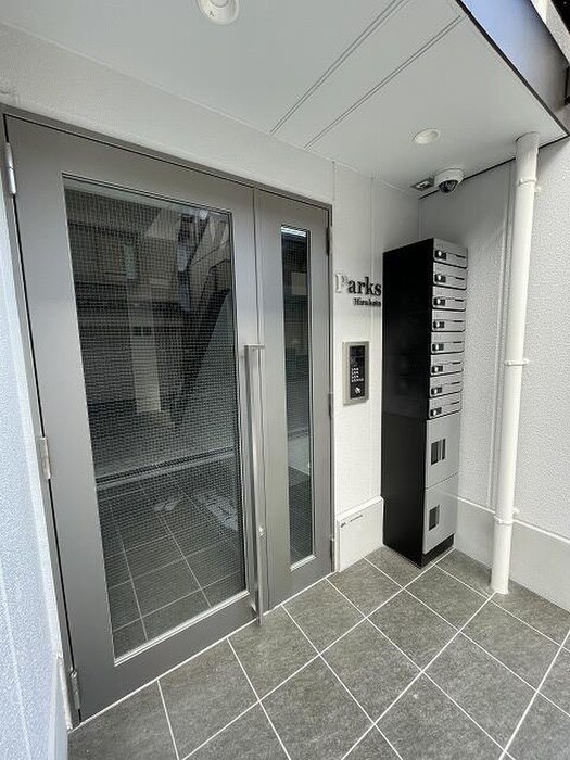 物件外観写真3　(エントランス部分)