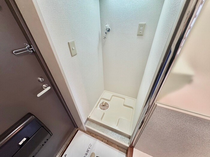 物件内観写真13　(洗濯機置場)