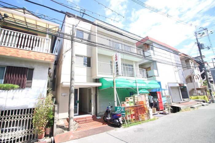 マンション本多の外観写真