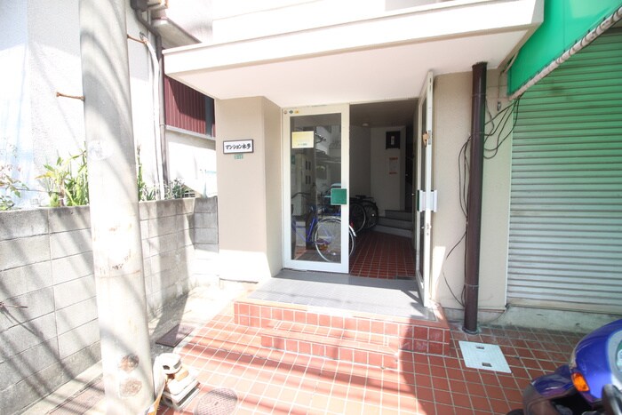 物件外観写真3　(エントランス部分)