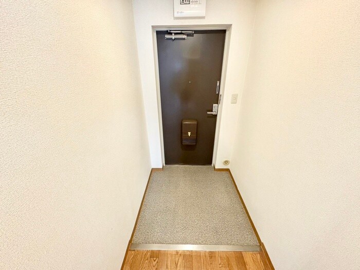 物件内観写真8　(玄関)