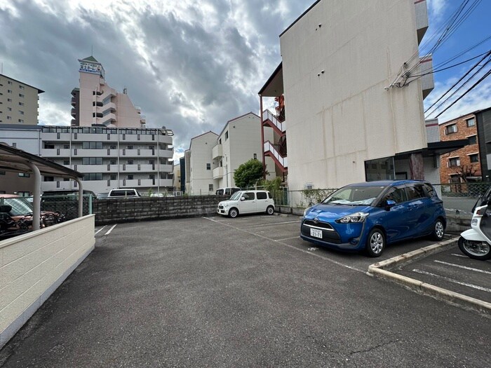 物件外観写真5　(駐車場)