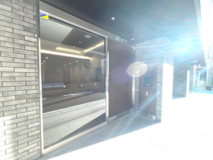 物件外観写真2　(エントランス部分)