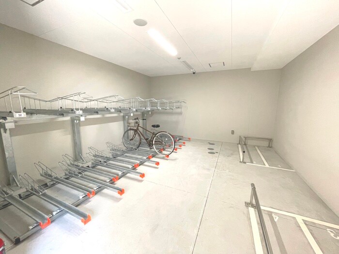 物件外観写真3　(駐輪場)