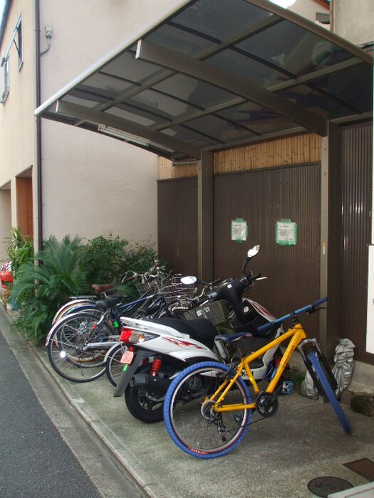 物件外観写真5　(駐輪場)