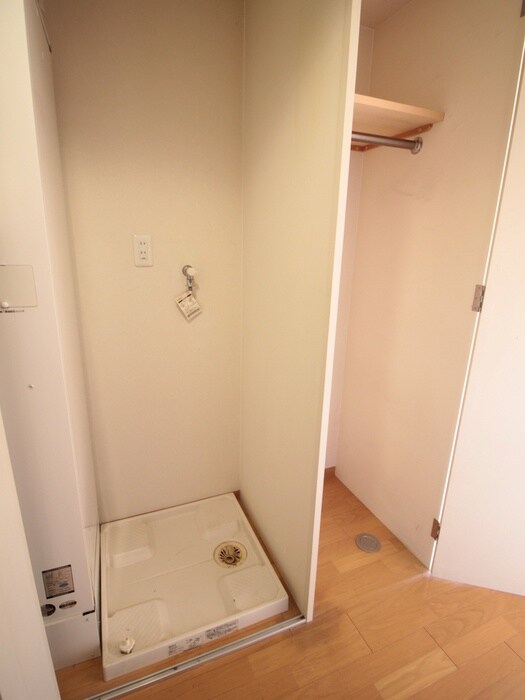 物件内観写真17　(洗濯機置場)