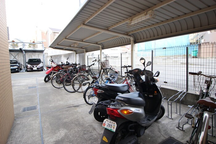 物件外観写真5　(駐輪場)
