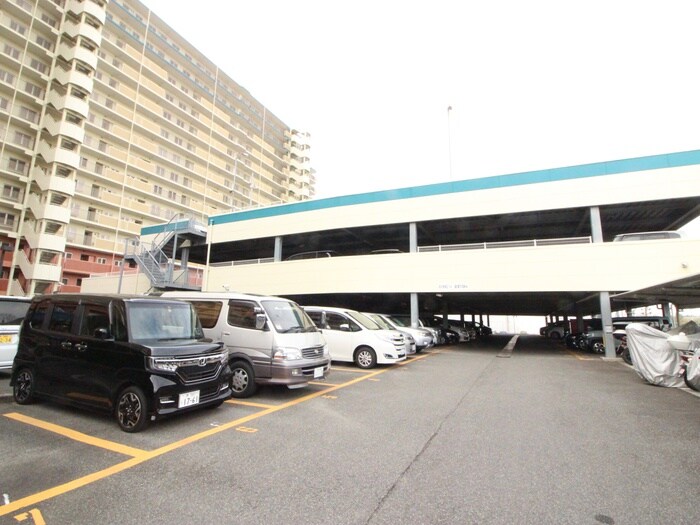 物件外観写真4　(駐車場)