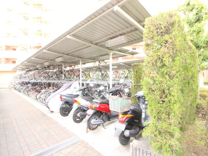 物件外観写真5　(駐輪場)