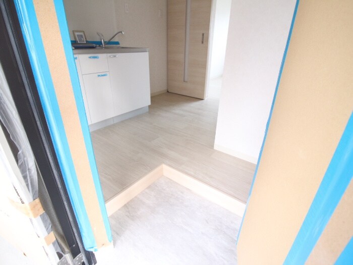 物件内観写真4　(玄関)