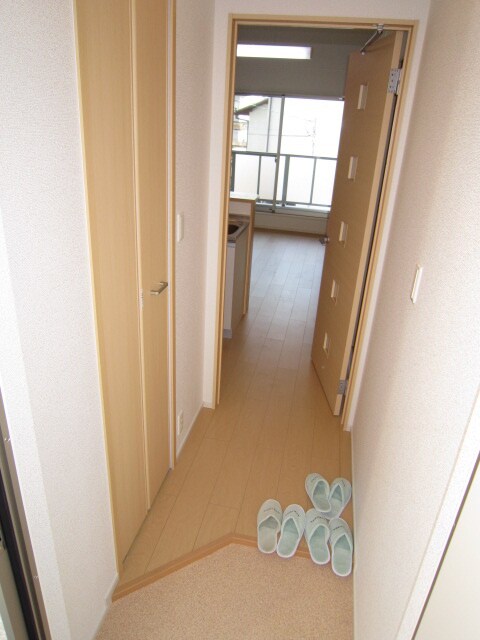 物件内観写真4　(玄関)