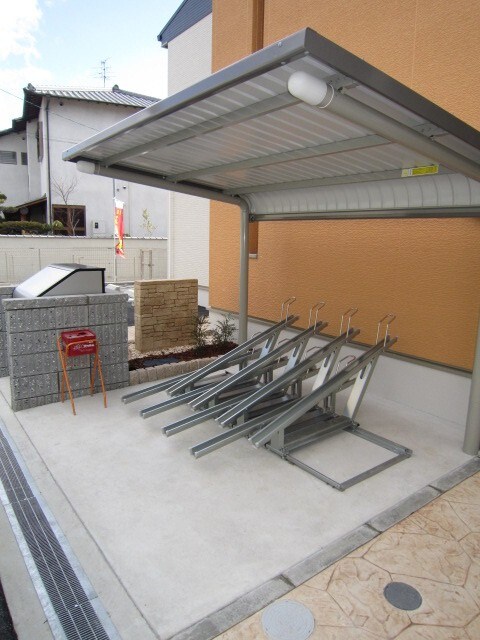 物件外観写真3　(駐輪場)