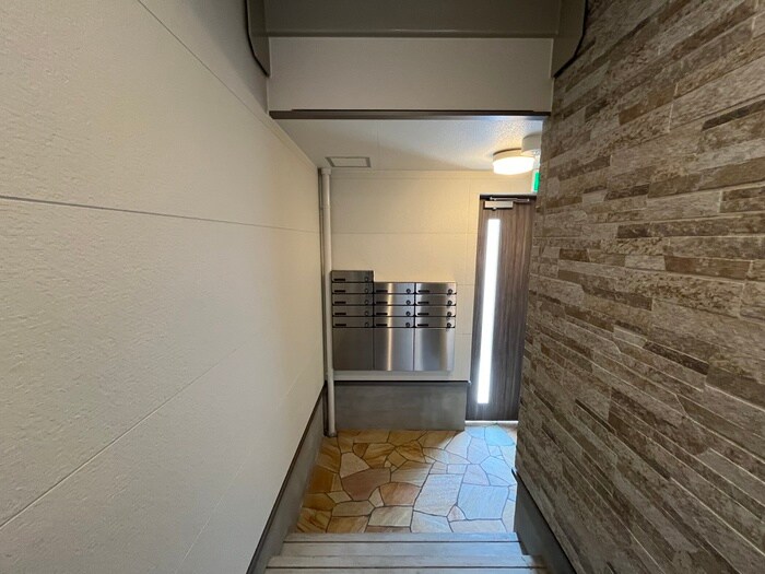 物件外観写真6　(エントランス部分)