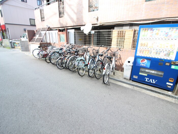 物件外観写真4　(駐輪場)