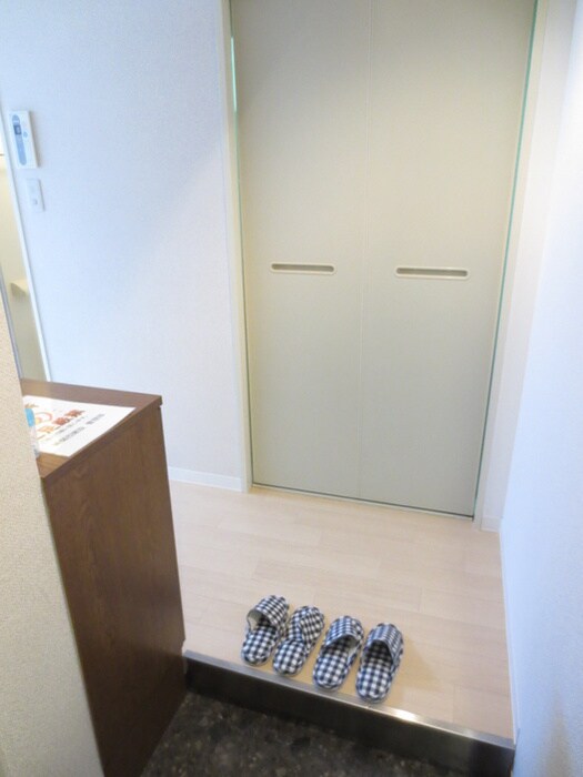 物件内観写真10　(玄関)