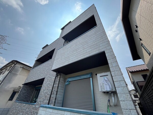 建築中
