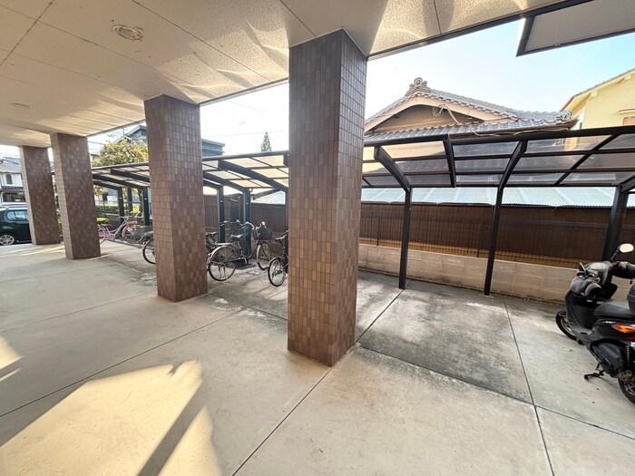 物件外観写真6　(駐輪場)