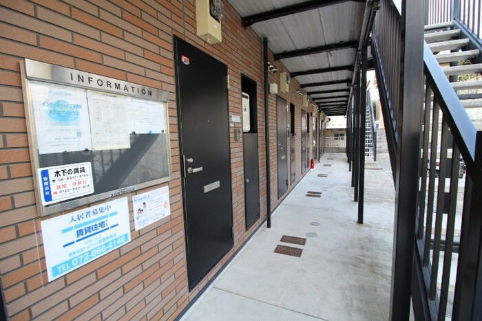 物件外観写真4　(エントランス部分)