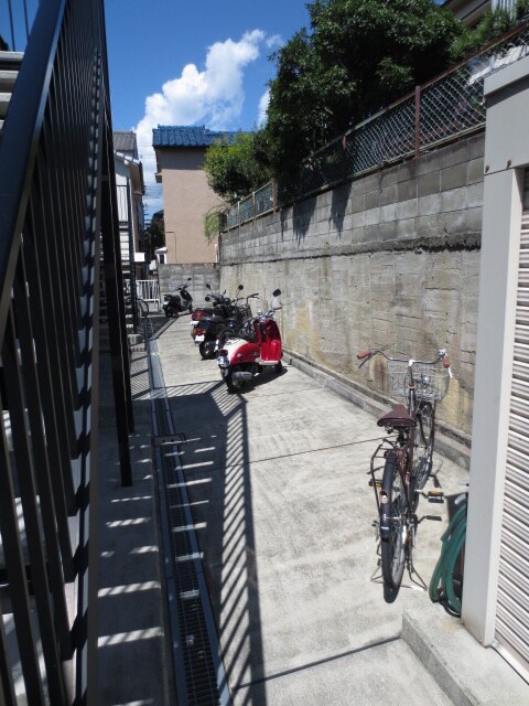 物件外観写真5　(駐輪場)