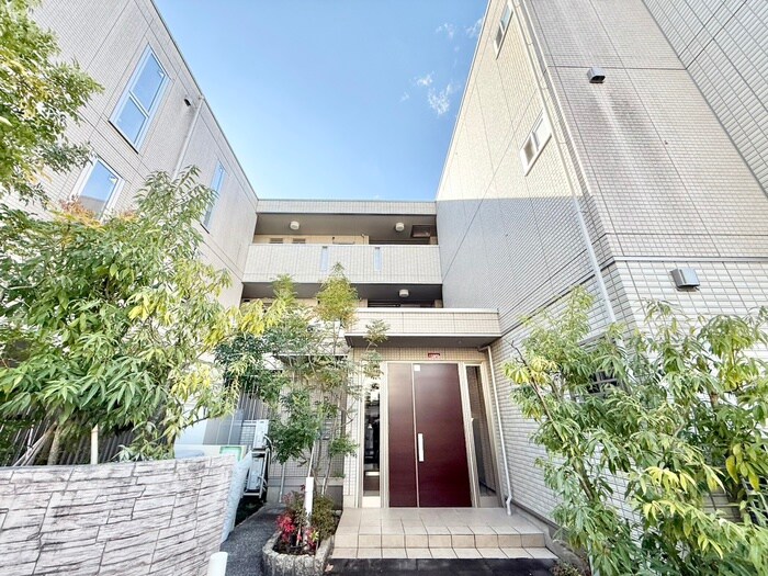 物件外観写真4　(エントランス部分)