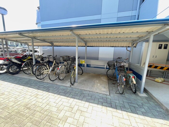 物件外観写真4　(駐輪場)
