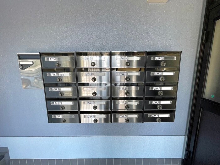 物件外観写真6　(エントランス部分)