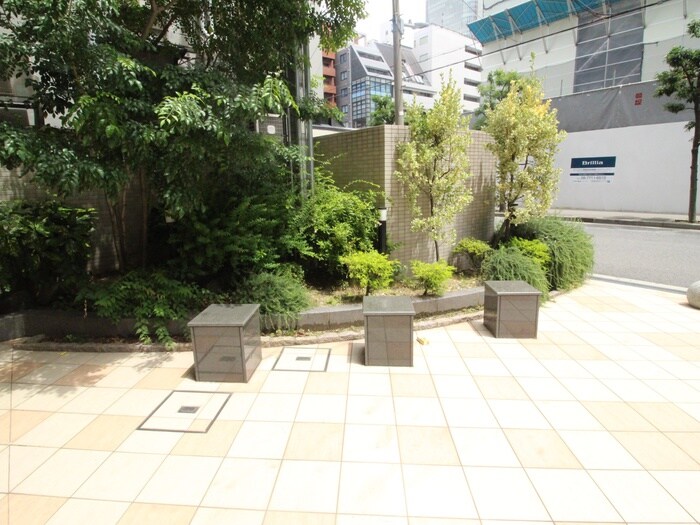 物件外観写真5　(エントランス部分)