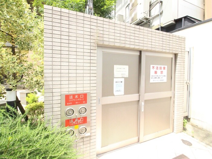 物件外観写真6　(エントランス部分)