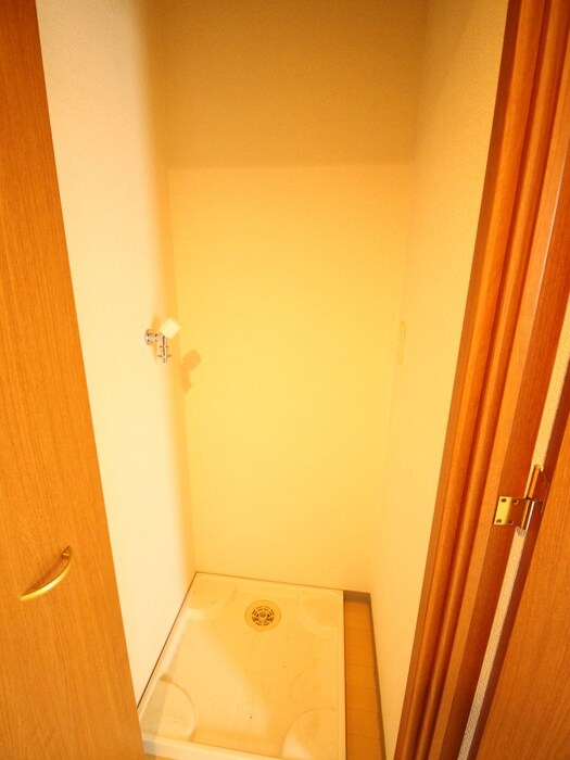 物件内観写真12　(洗濯機置場)