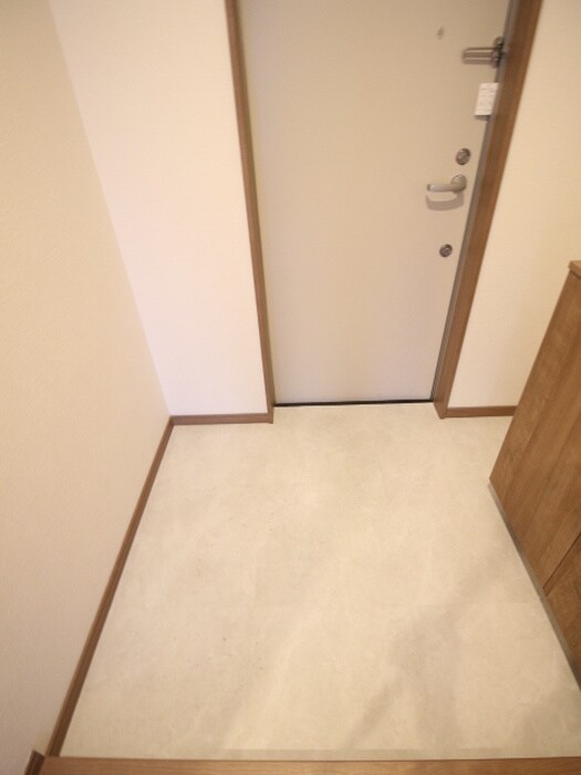物件内観写真7　(玄関)