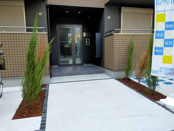 物件外観写真4　(エントランス部分)