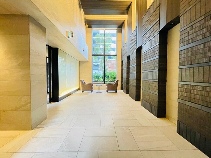 物件外観写真4　(エントランス部分)