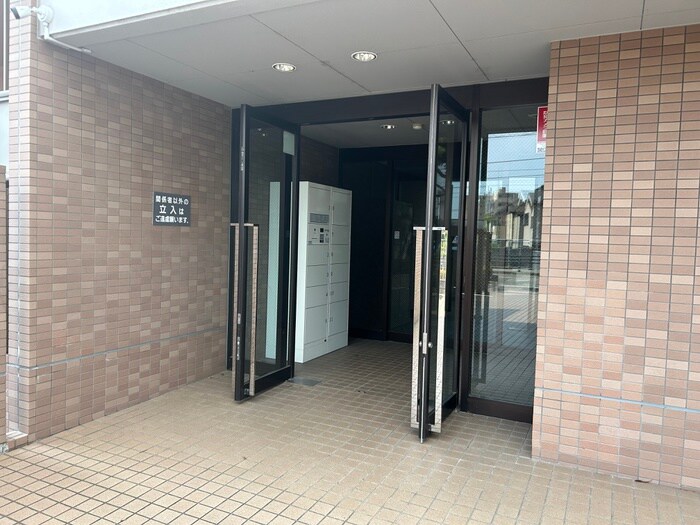 物件外観写真2　(エントランス部分)