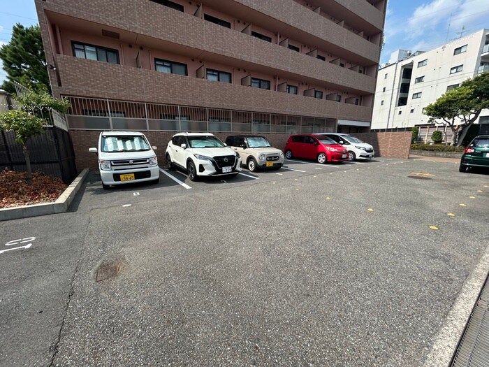 物件外観写真4　(駐車場)