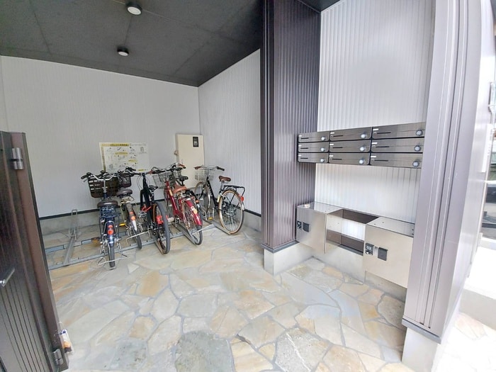物件外観写真5　(駐輪場)