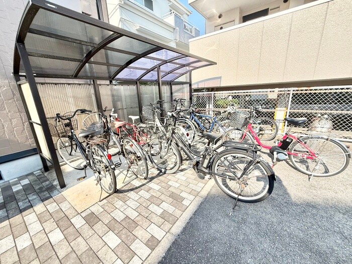 物件外観写真5　(駐輪場)