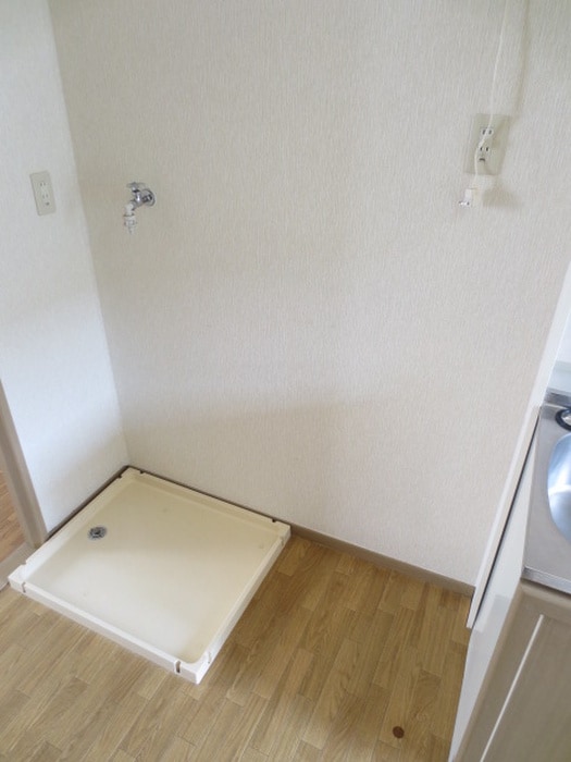 物件内観写真10　(洗濯機置場)