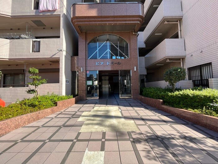 物件外観写真3　(エントランス部分)