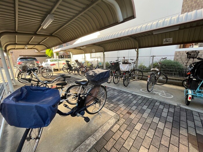 物件外観写真6　(駐輪場)